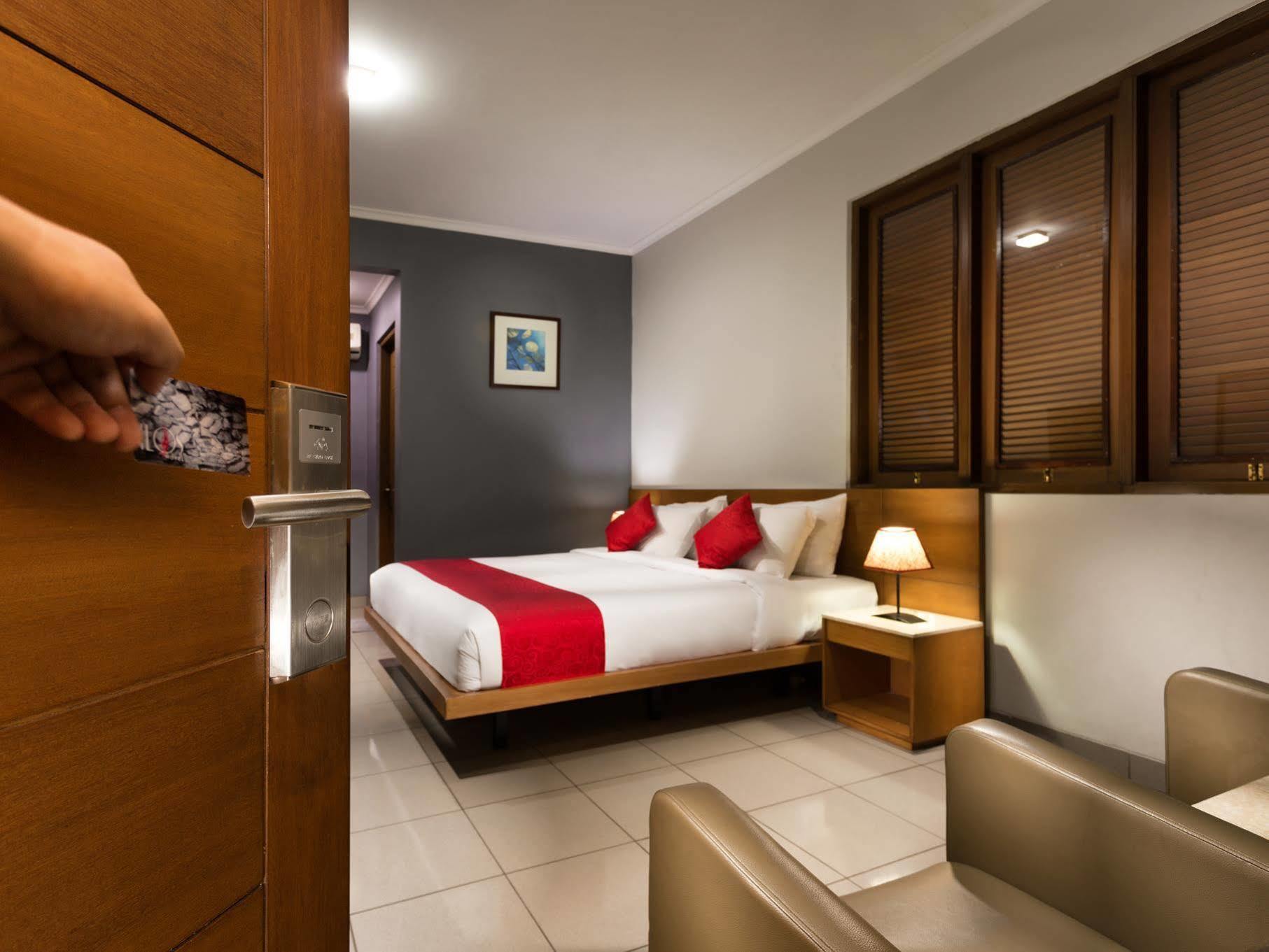 Ilos Hotel Bandung Exterior photo